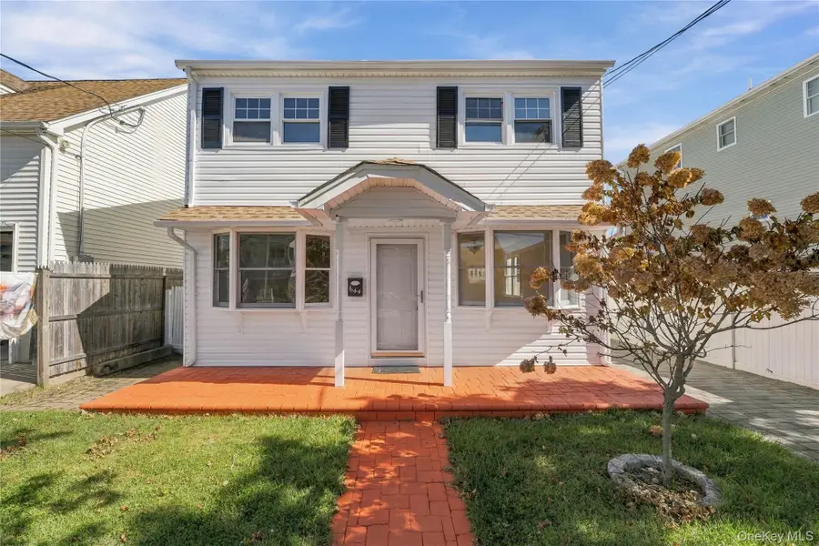 644 S 8th Street, Lindenhurst, NY 11757 - #2
