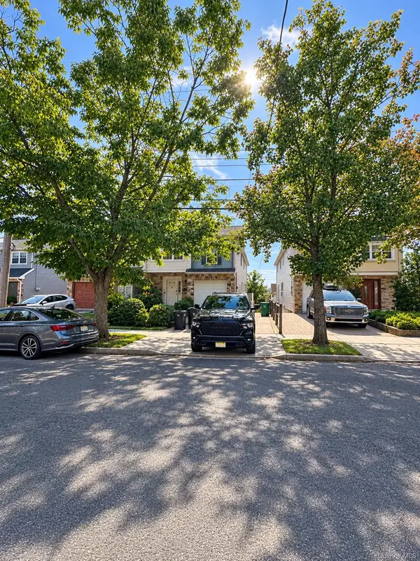 886 Rensselaer Avenue, Staten Island, NY 10309