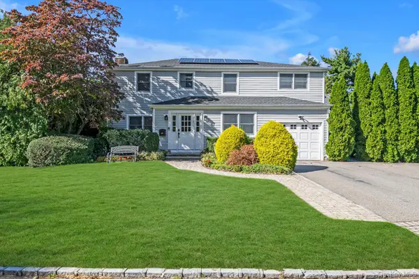125 Crescent Lane, Roslyn Heights, NY 11577