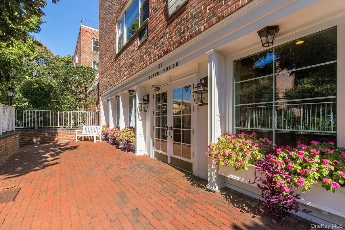 21 Chapel Place Chapel Place #3J, Great Neck, NY 11021 - #1