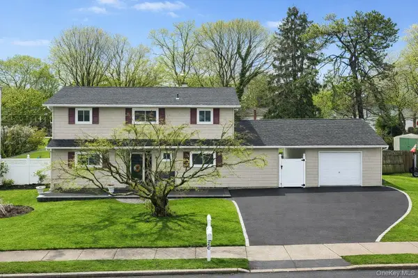 26 Stevenson Place, Deer Park, NY 11729