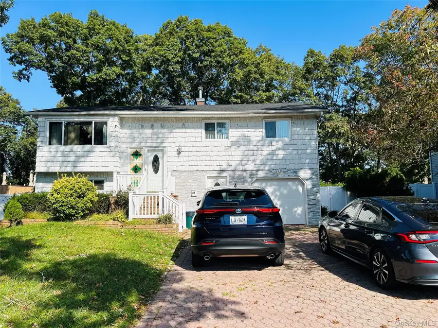 39 W Willow Street, Brentwood, NY 11717 - #3