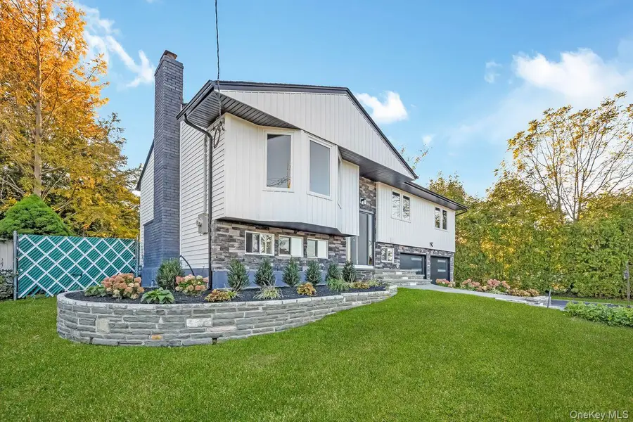 27 Clinton Lane, Hicksville, NY 11801 - #2