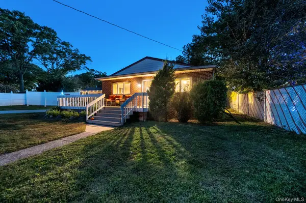 629 East Drive, Lindenhurst, NY 11757