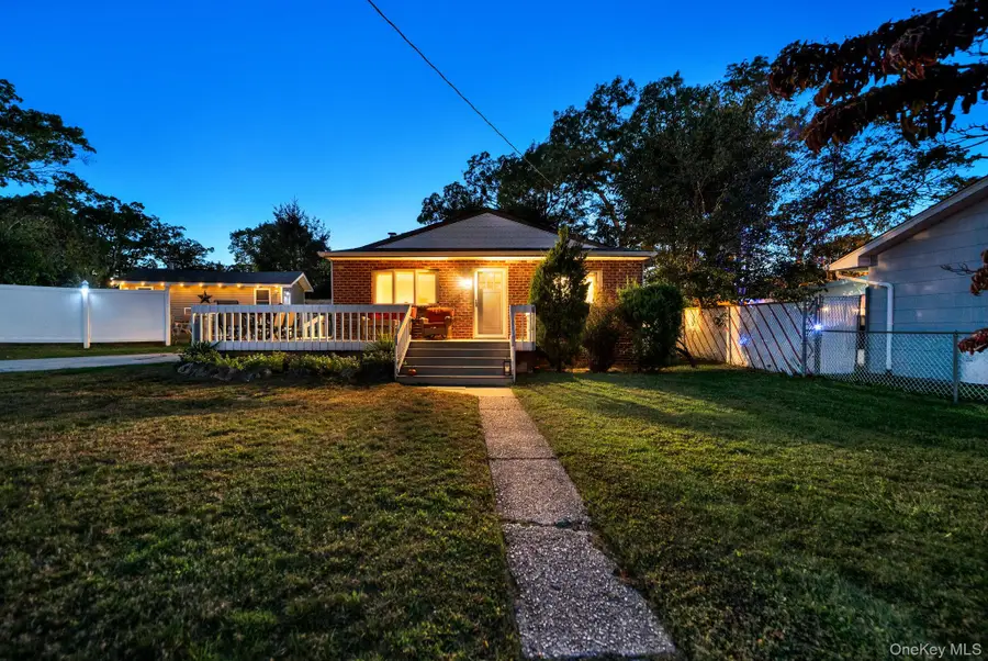 629 East Drive, Lindenhurst, NY 11757 - #2