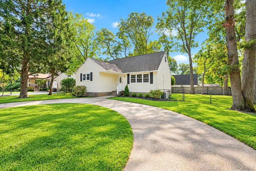 124 Officials Avenue, Holbrook, NY 11741 - #2