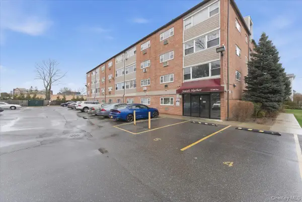 222 Smith Street #2E, Freeport, NY 11520