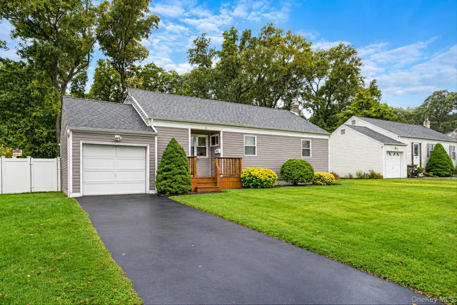 24 Chapel Place, North Babylon, NY 11703 - #2
