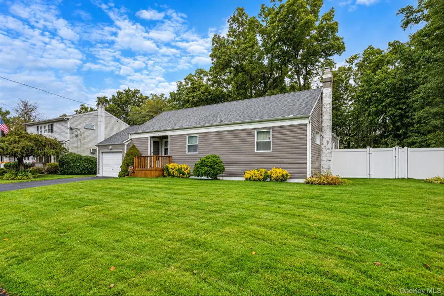 24 Chapel Place, North Babylon, NY 11703 - #3