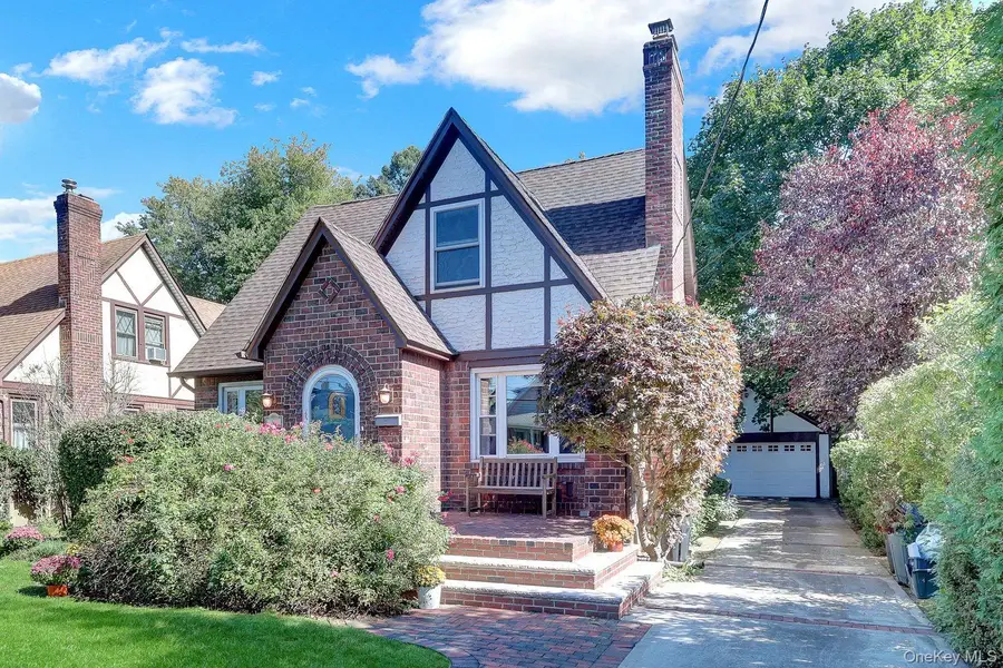 36 William Street, Malverne, NY 11565 - #2