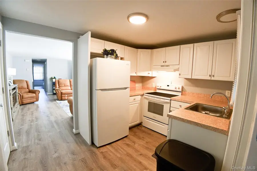 65A Village Green Circle W, Manorville, NY 11949 - #3