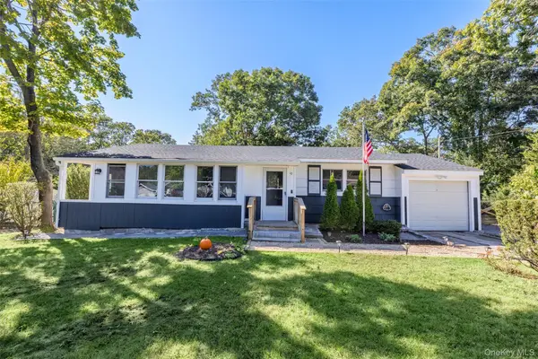 10 Nesaquake Trail, Ridge, NY 11961