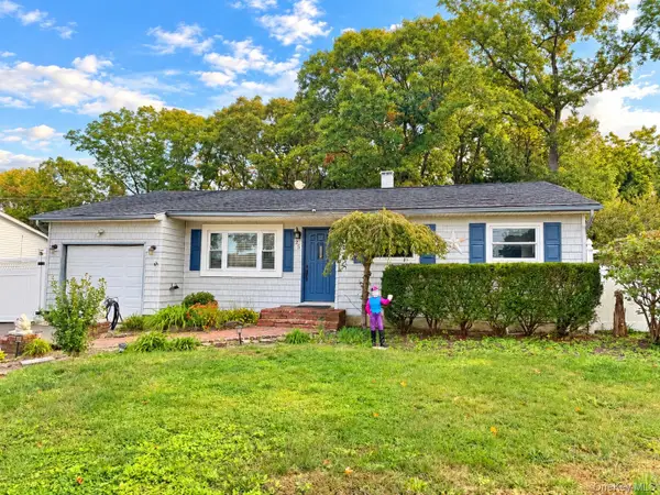 25 Urban Drive, Selden, NY 11784