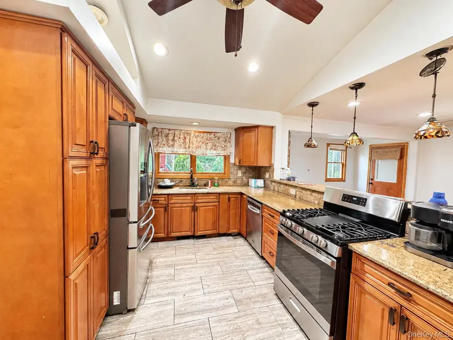25 Urban Drive, Selden, NY 11784 - #3