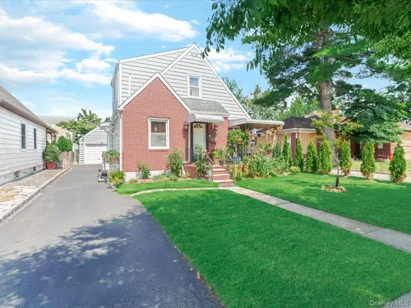 1517 Falmouth Avenue, New Hyde Park, NY 11040
