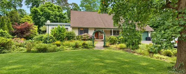 20 Buccaneer Lane, East Setauket, NY 11733