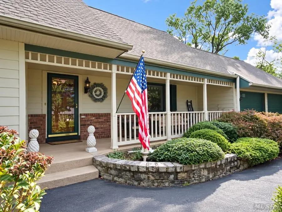 20 Buccaneer Lane, East Setauket, NY 11733 - #2