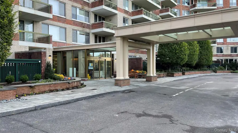 111 Cherry Valley Avenue #702 W, Garden City, NY 11530 - #2