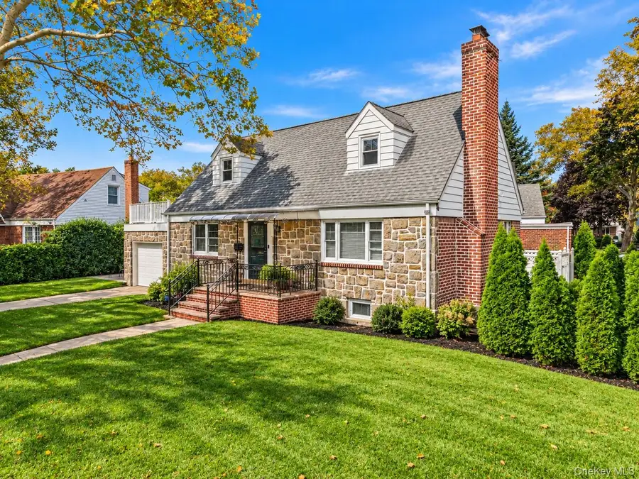 471 Beech Street, New Hyde Park, NY 11040 - #2