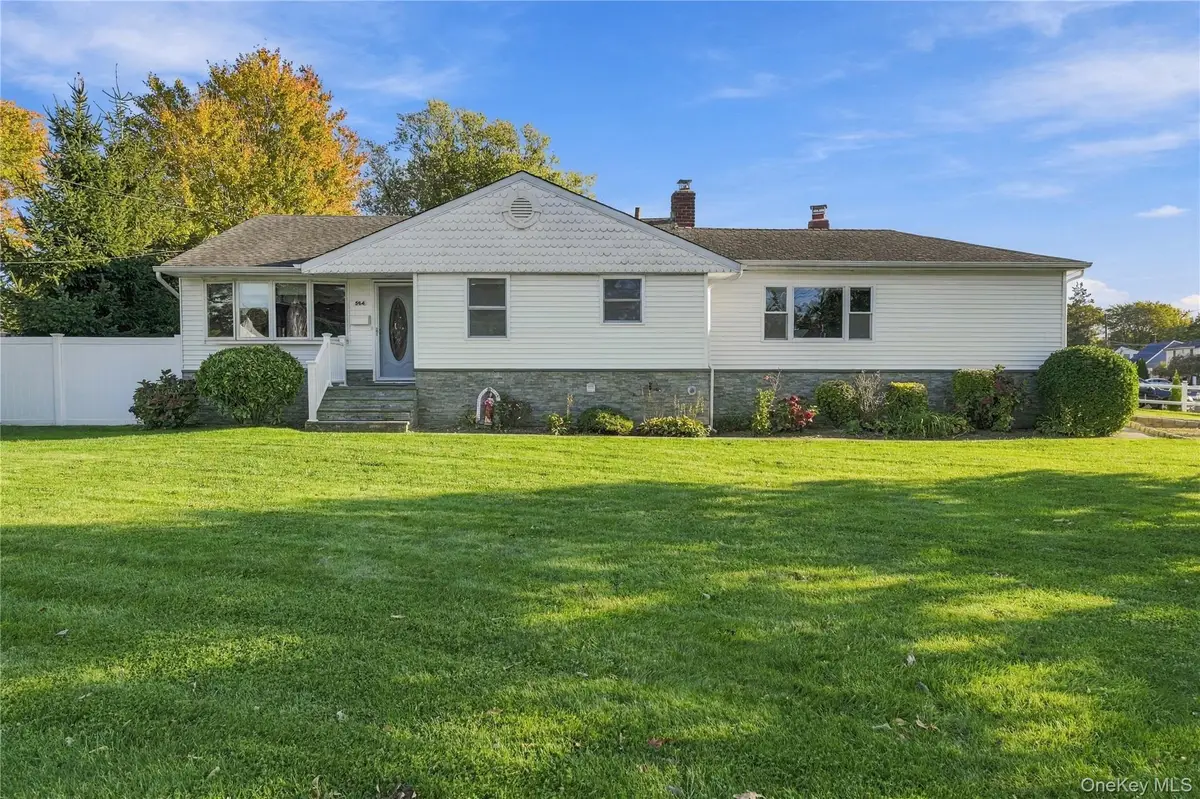 564 Middle Street, North Babylon, NY 11703 - #1