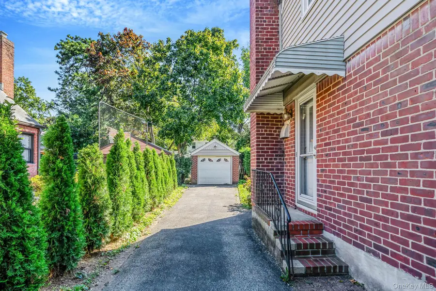 127 Locust Street, Floral Park, NY 11001 - #3