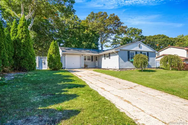12 Mountain Street, Ronkonkoma, NY 11779