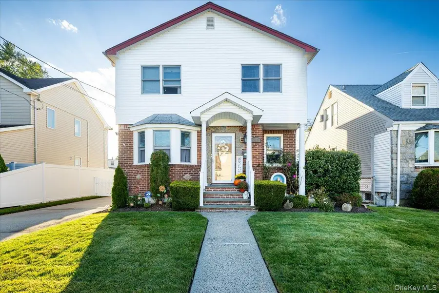 206 Grange Street, Franklin Square, NY 11010 - #2