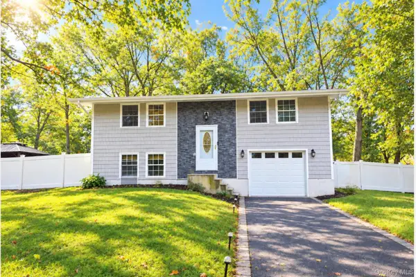 32 Lodge Lane, East Setauket, NY 11733