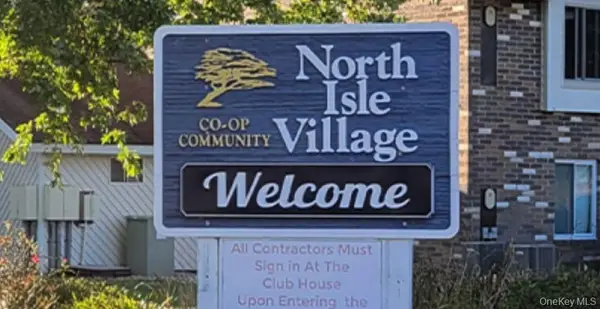 7 Idaho Court #7, Coram, NY 11727