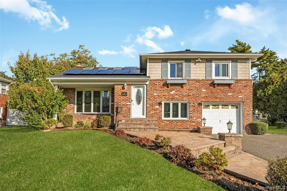 19 Grant Street, Farmingdale, NY 11735 - #1