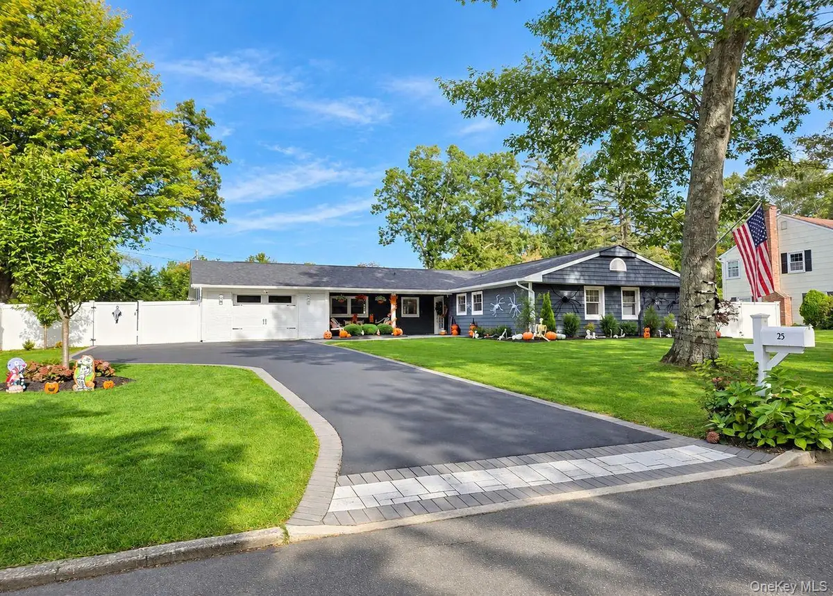 25 Stratton Lane, Stony Brook, NY 11790 - #1