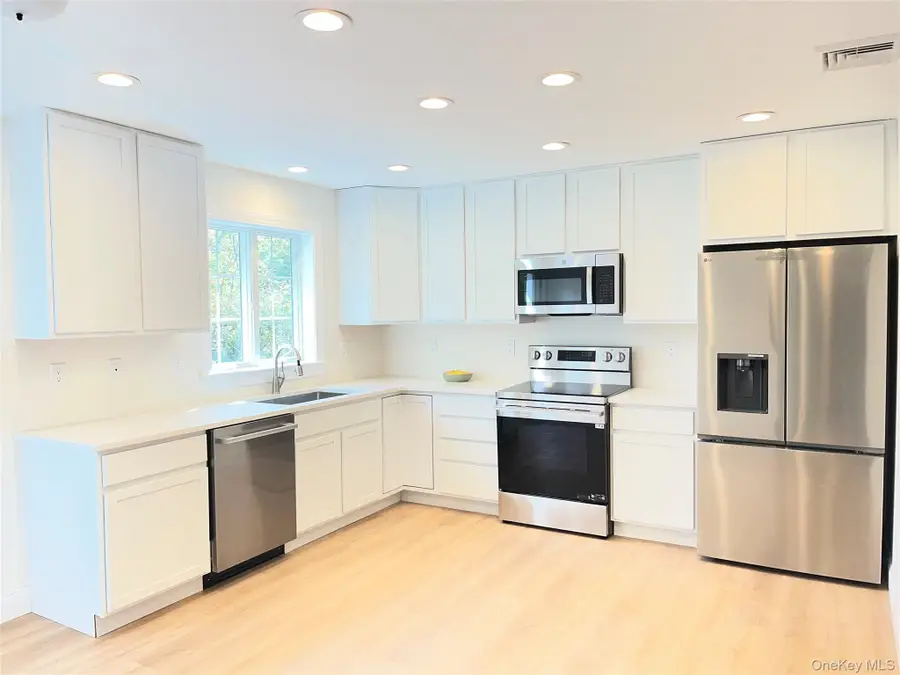 6 Horseshoe Drive, Poughkeepsie, NY 12603 - #3