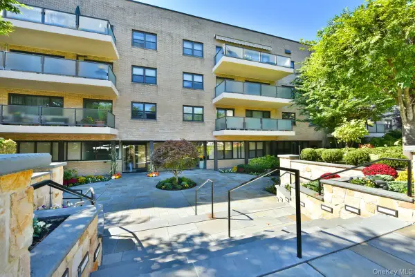 22 Park Place #4S, Great Neck, NY 11021