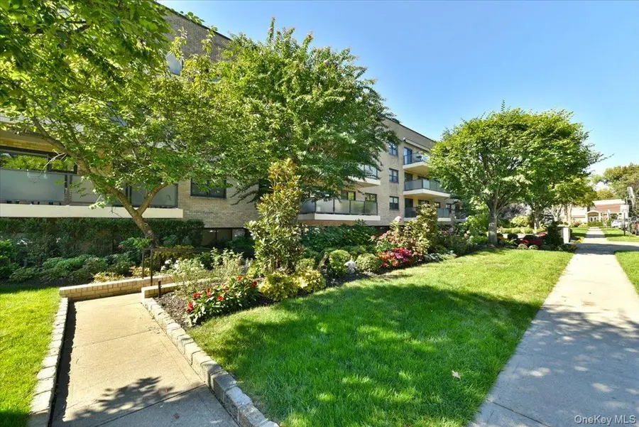 22 Park Place #4S, Great Neck, NY 11021 - #3