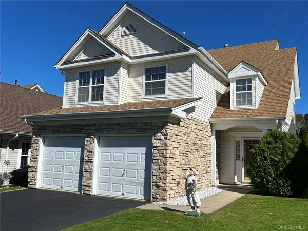 33 Perri Circle, Middle Island, NY 11953