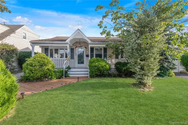 84 5th Street, New Hyde Park, NY 11040