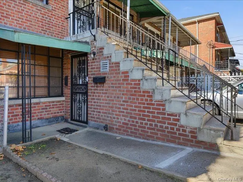 1058 E 211th Street, Bronx, NY 10469 - #3