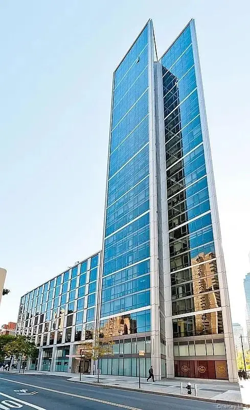 200 Chambers Street #17F, New York (Manhattan), NY 10007