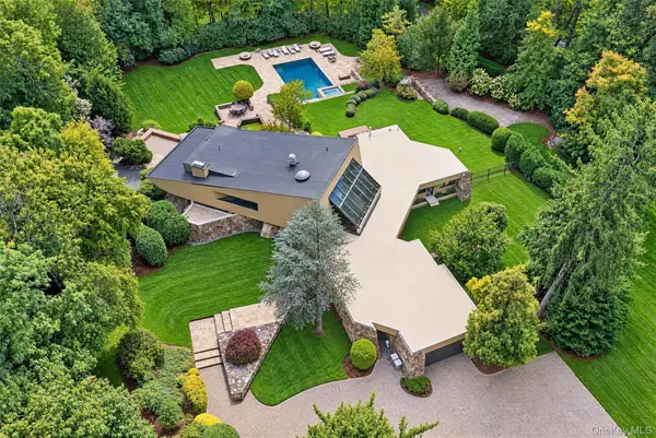15 Horseshoe Road, Old Westbury, NY 11568