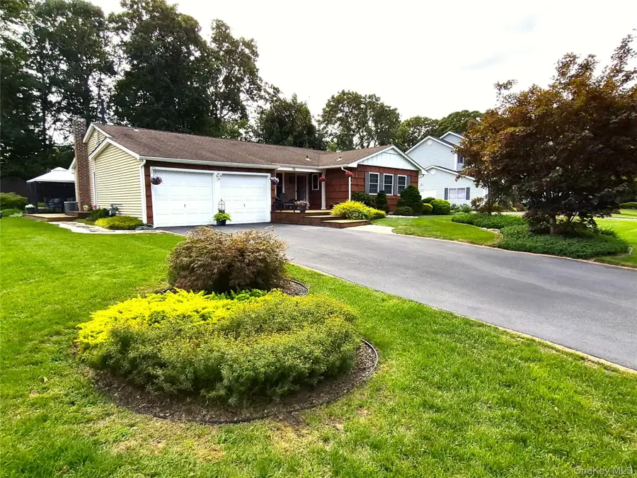 36 W Denis Lane, Coram, NY 11727 - #3