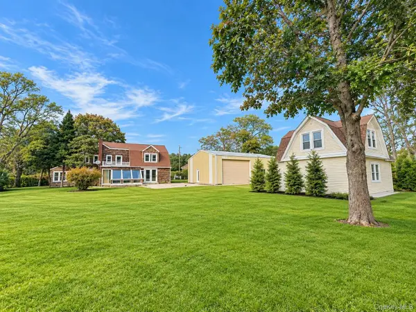 53 Foster Avenue, Hampton Bays, NY 11946