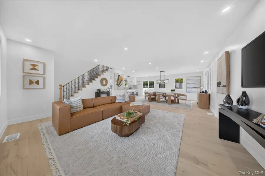 2 Lee Place, Old Bethpage, NY 11804 - #2