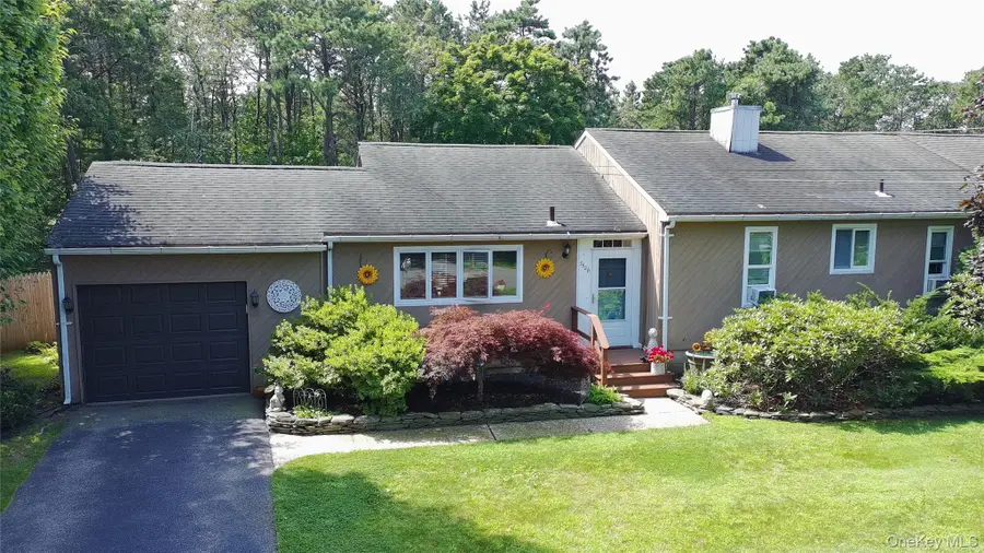 752 Mccord Street #B, Westhampton Beach, NY 11978 - #3