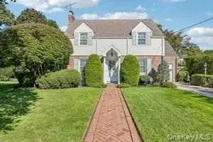 49 Ogden Avenue, East Williston, NY 11596