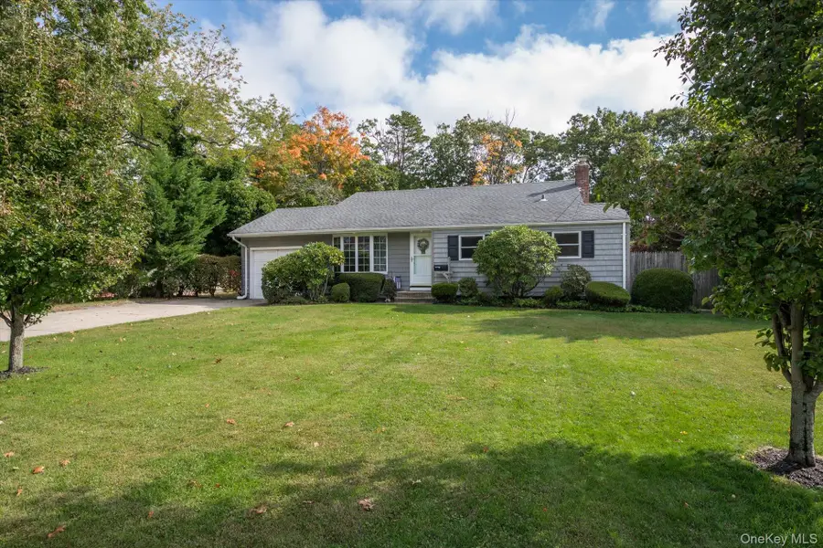 991 Gardiner Drive, Bay Shore, NY 11706 - #2