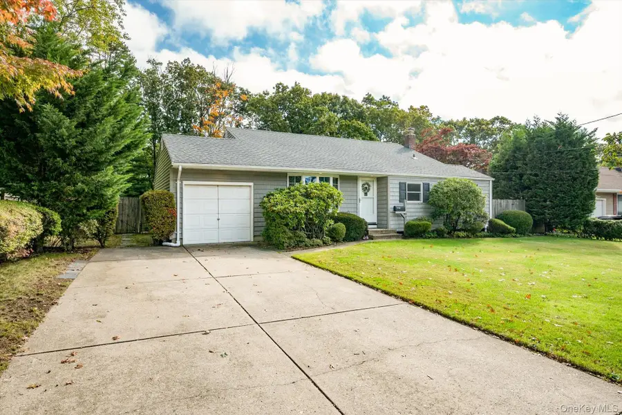 991 Gardiner Drive, Bay Shore, NY 11706 - #3