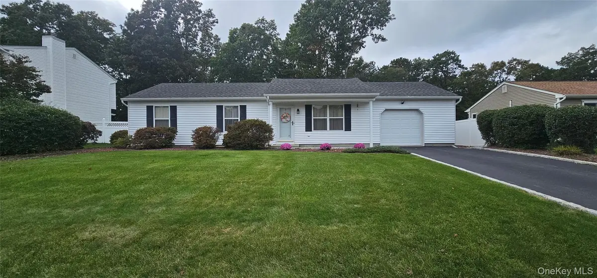 6 Evelyn Court, Manorville, NY 11949 - #1