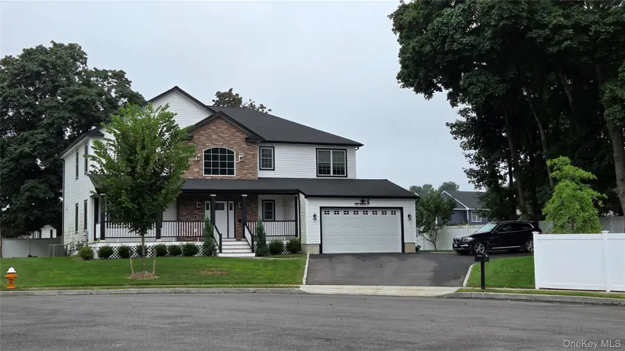 4 Ori Maia Court, Huntington, NY 11743 - #3