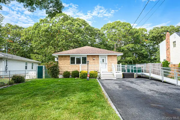 87 Somerset Avenue, Mastic, NY 11950