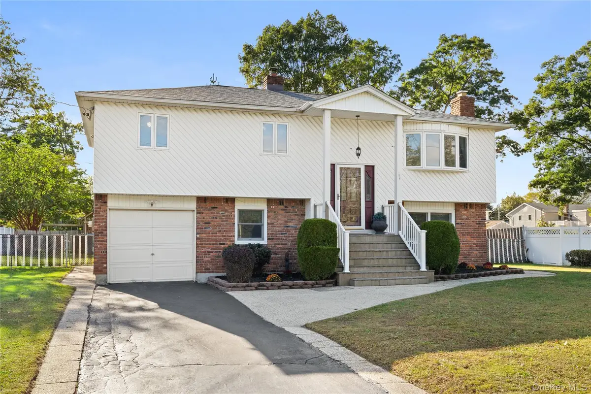 697 East Drive, Lindenhurst, NY 11757 - #1